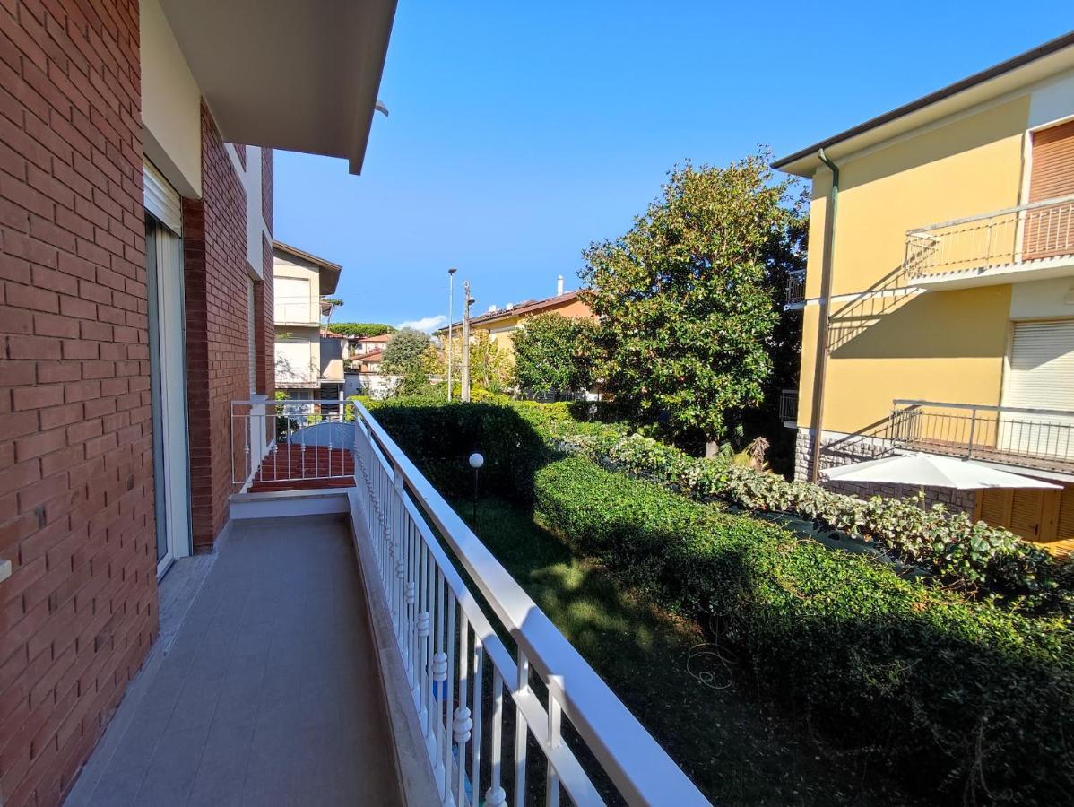 Casa Violina Apartman Lido di Camaiore Kültér fotó